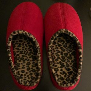 Totes isotoner red slippers with Leopard print trim and slipper liner.